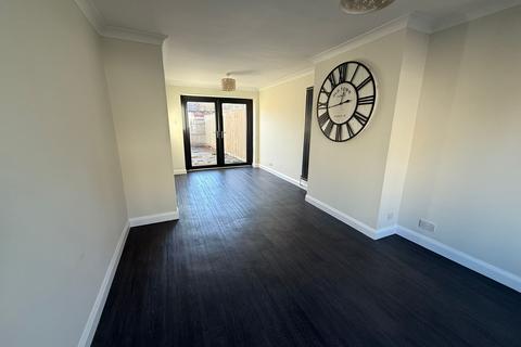 3 bedroom terraced house to rent, Princes Street North, Alphington, Exeter, EX2