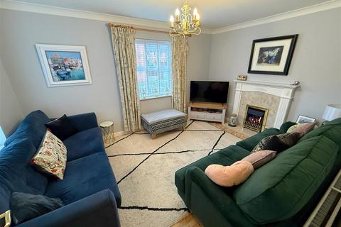 4 bedroom end of terrace house for sale, Sandown Close, Stratford-upon-Avon