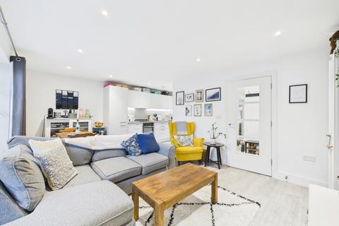2 bedroom flat for sale, Flat 4, Strata House, 201 West Wycombe Road, High Wycombe, Buckinghamshire, HP12 3AW