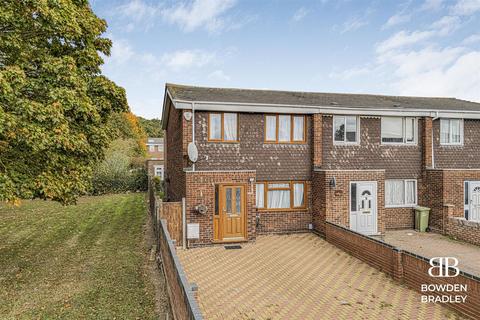 3 bedroom house to rent, Fullwell Avenue, Ilford, IG5