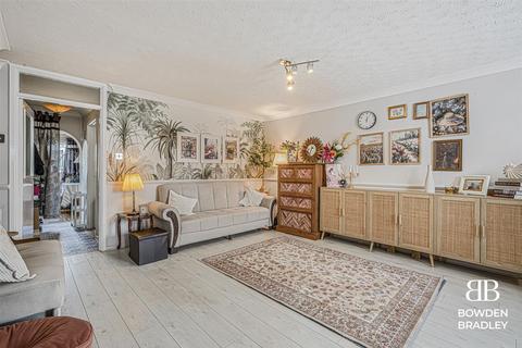 3 bedroom house to rent, Fullwell Avenue, Ilford, IG5