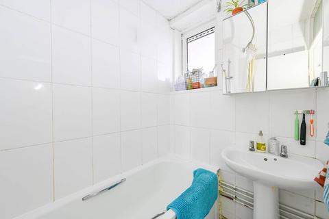 3 bedroom flat for sale, Old Ford Road, London E3