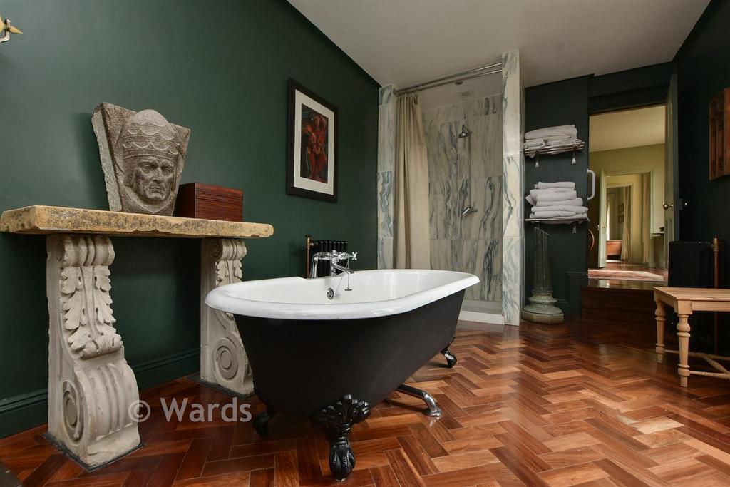 En-Suite Bathroom