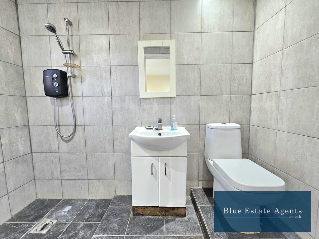 Ground Floor Shower Suite