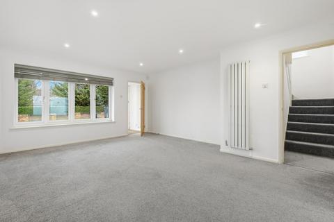 3 bedroom detached house to rent, Tye Common Road