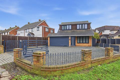 3 bedroom detached house to rent, Tye Common Road