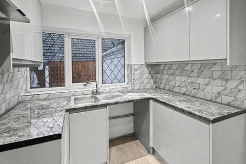 2 bedroom bungalow to rent, Mill Crescent, Kingsbury, Kingsbury, B78