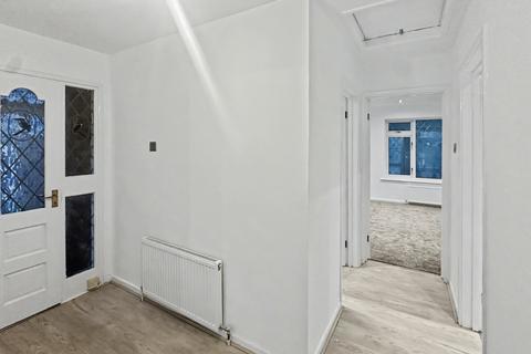 2 bedroom bungalow to rent, Mill Crescent, Kingsbury, Kingsbury, B78