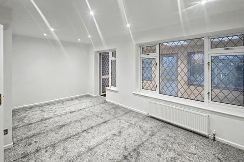2 bedroom bungalow to rent, Mill Crescent, Kingsbury, Kingsbury, B78