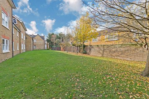 2 bedroom apartment to rent, Ravens Close, Surrey KT6