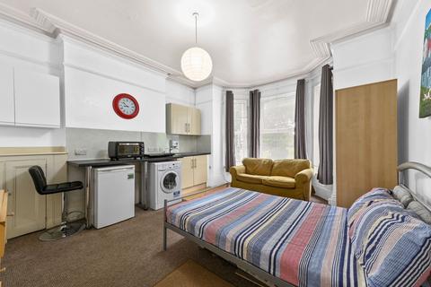 undefined, Fairfield South, Kingston upon Thames KT1