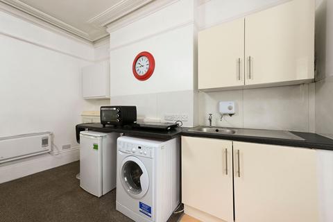 undefined, Fairfield South, Kingston upon Thames KT1