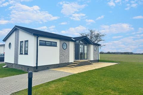 undefined, 103 Little Meadow  Woodside Park, Luton LU1