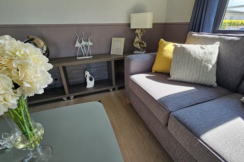 2 bedroom park home for sale, 103 Little Meadow , Two Bed Tingdene Overstone Woodside Park, Luton LU1