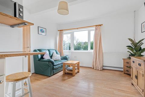 4 bedroom end of terrace house for sale, Oaks Road, Warwickshire CV8