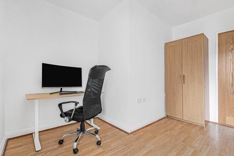 4 bedroom end of terrace house for sale, Oaks Road, Warwickshire CV8