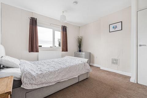 4 bedroom end of terrace house for sale, Oaks Road, Warwickshire CV8