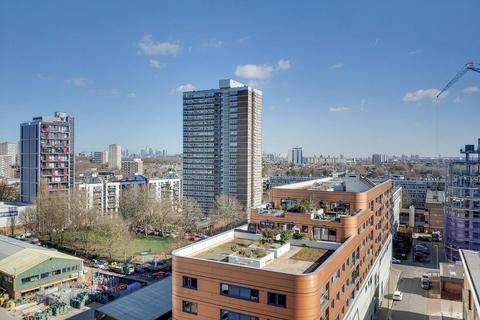 2 bedroom flat to rent, Lombard Road, Battersea, London, SW11