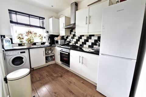 2 bedroom maisonette to rent, Kingston Road, Ilford IG1 1PF