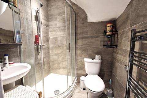 2 bedroom maisonette to rent, Kingston Road, Ilford IG1 1PF