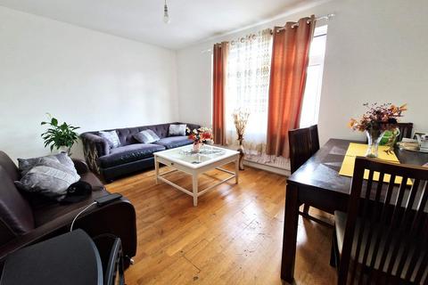 2 bedroom maisonette to rent, Kingston Road, Ilford IG1 1PF