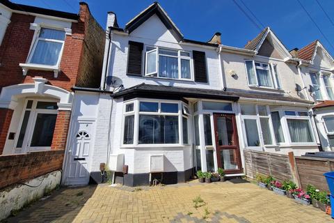 2 bedroom maisonette to rent, Kingston Road, Ilford IG1 1PF