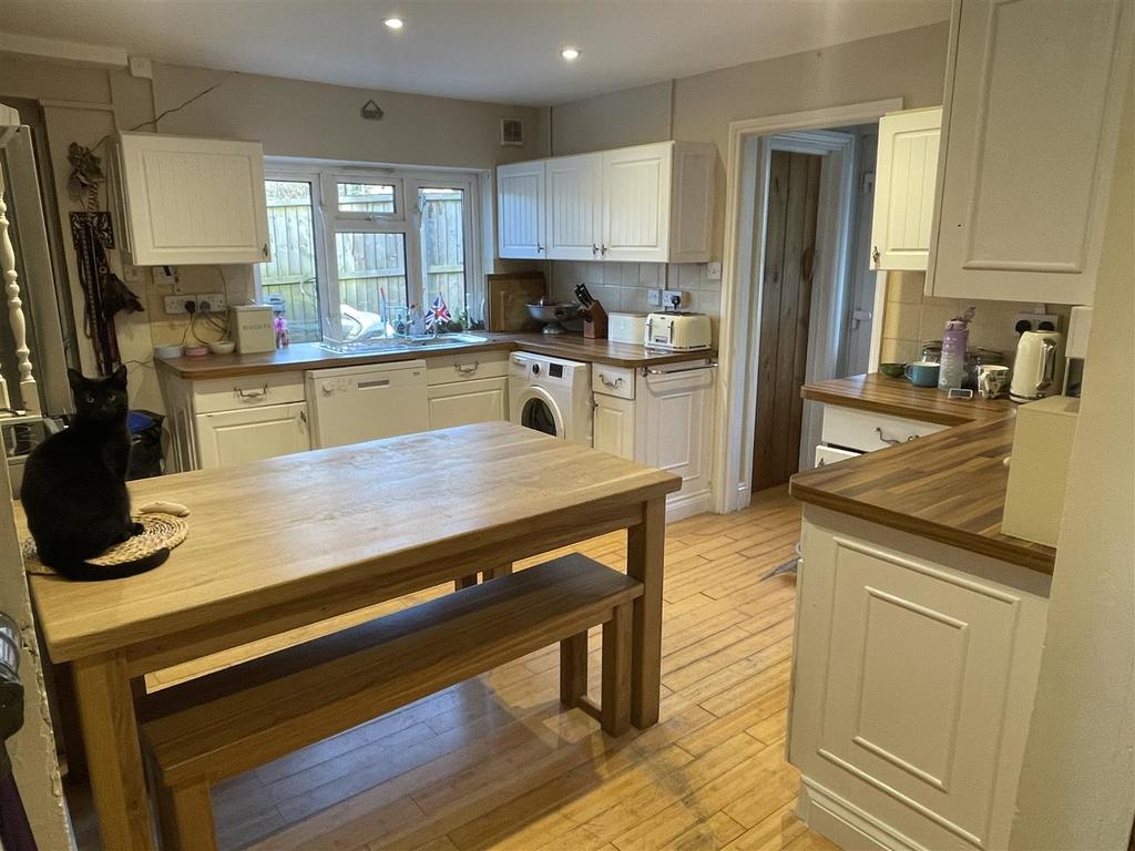 Kitchen alternate view.JPG