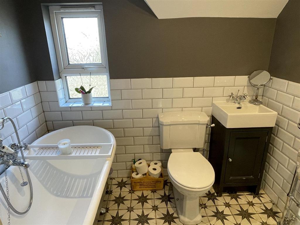 Bathroom.JPG