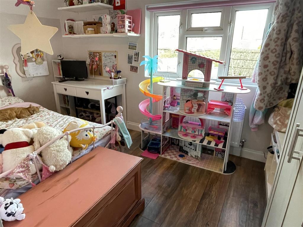Bedroom 2.JPG
