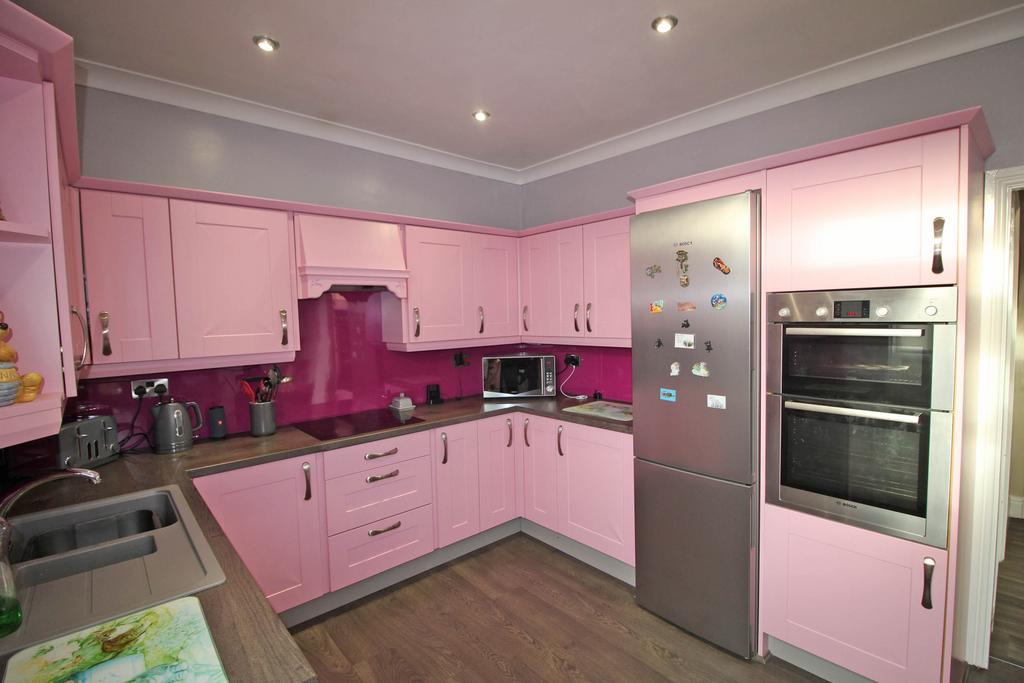 Ryton Street 22-24  Apartment Kitchen...
