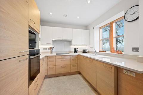 2 bedroom retirement property for sale, Oatlands Drive, Weybridge, KT13