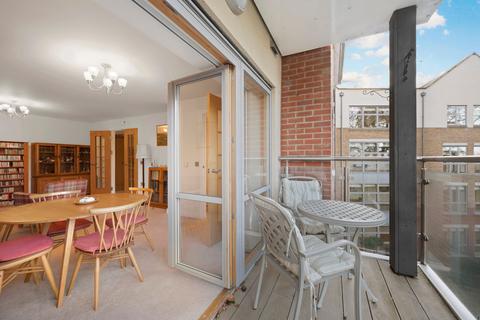 2 bedroom retirement property for sale, Oatlands Drive, Weybridge, KT13