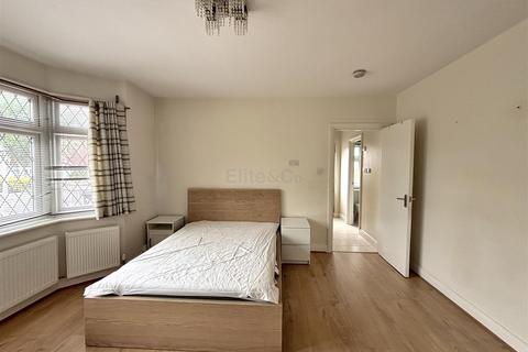1 bedroom in a house share to rent, Langland Gardens, Shirley, CR0