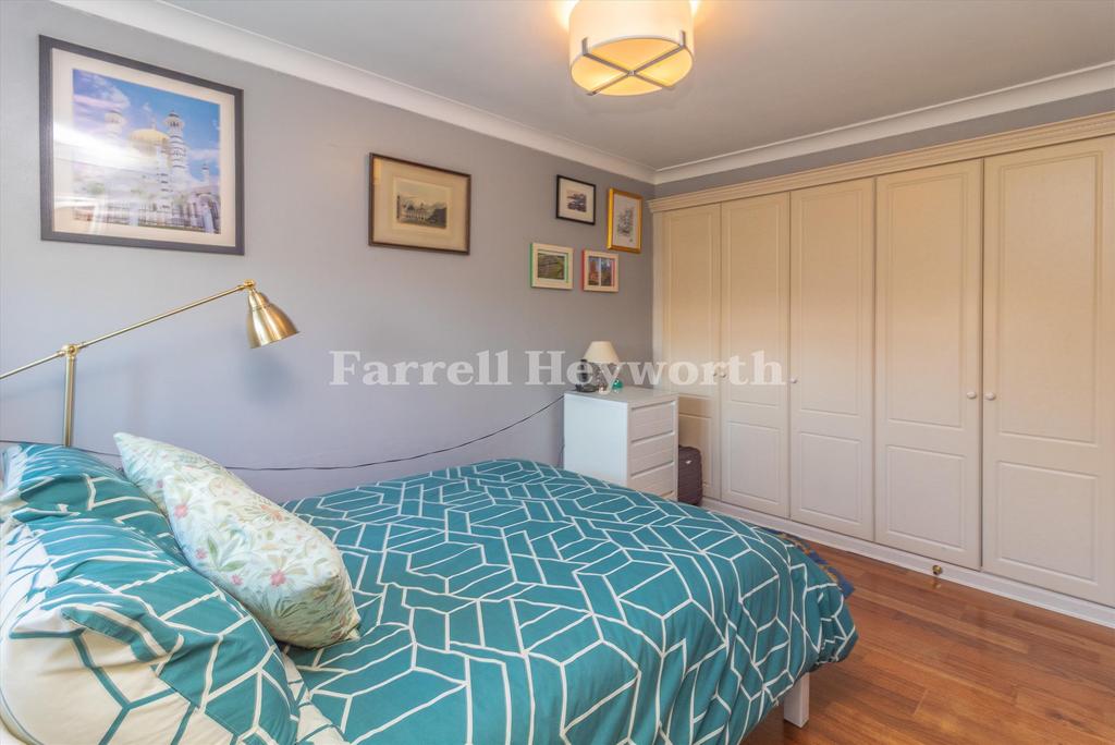 Bedroom 1 image 2