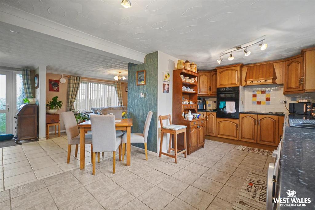 Kitchen / snug