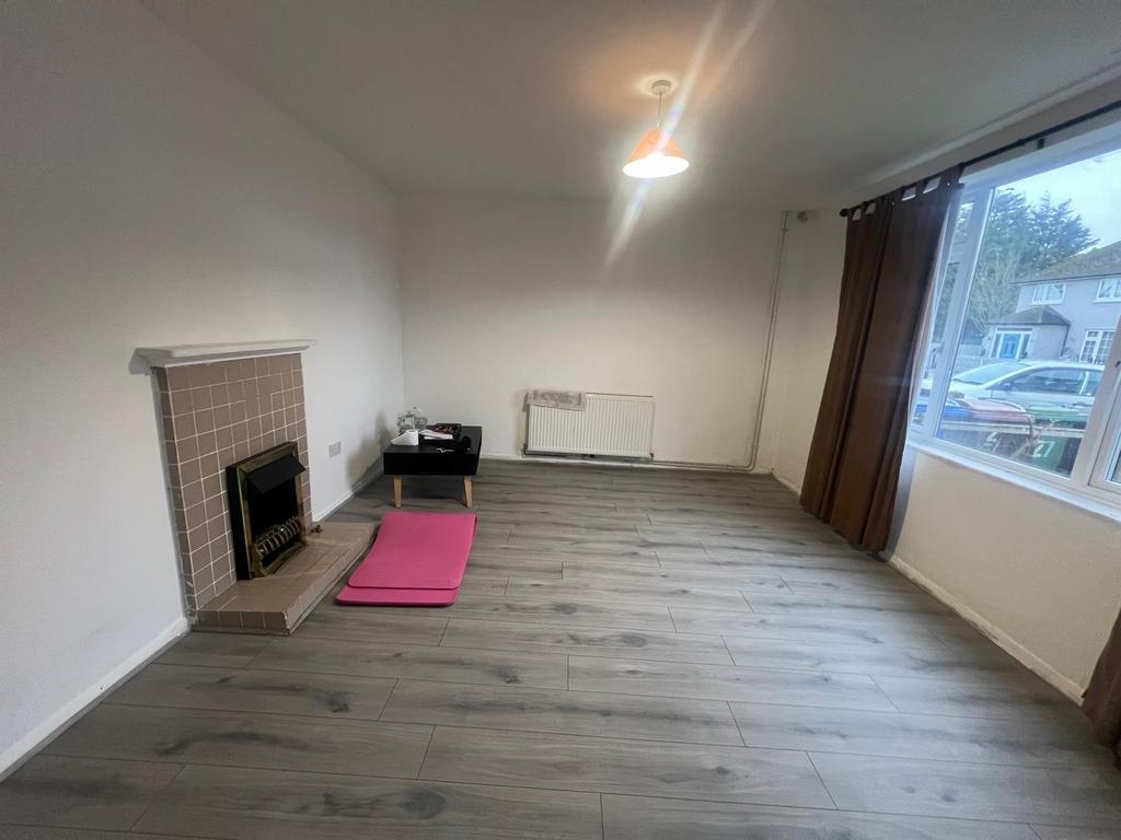 3 bed town house to rent Carnach Green, South Ock