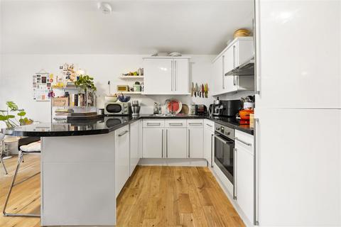 2 bedroom flat for sale, Selby Street, London