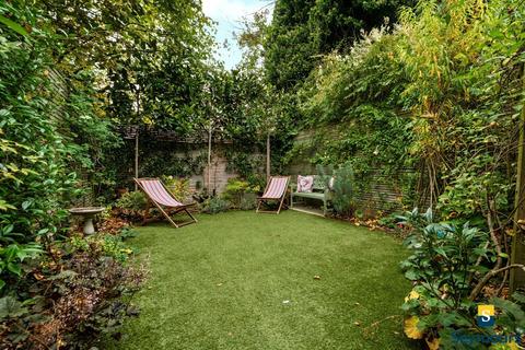 3 bedroom terraced house for sale, Testard Road, Surrey GU2
