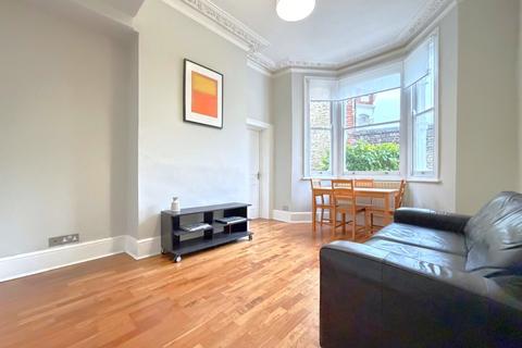 1 bedroom flat to rent, Woodside, SW19