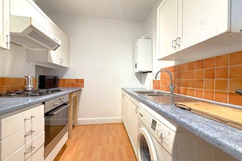 1 bedroom flat to rent, Woodside, SW19