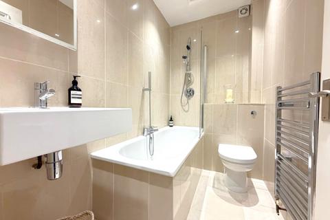 1 bedroom flat to rent, Woodside, SW19