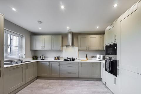 2 bedroom flat for sale, Riverview, Windrush Heights, Burford, Oxfordshire, OX18