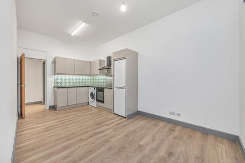 2 bedroom flat to rent, Clapham Park Road, London, SW4