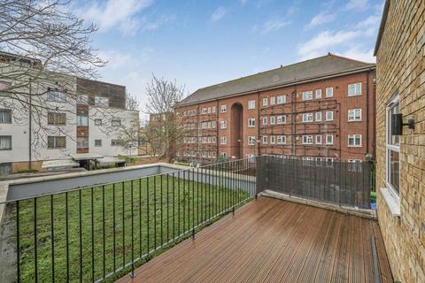 2 bedroom flat to rent, Clapham Park Road, London, SW4