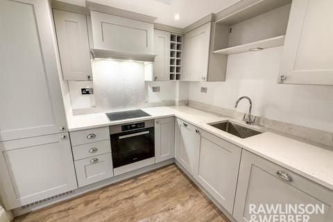 undefined, High Street, Thames Ditton KT7