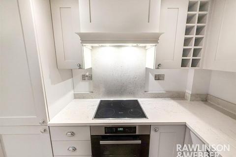 undefined, High Street, Thames Ditton KT7
