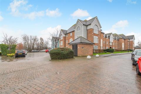 The Lakes, Larkfield