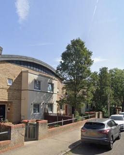 2 bedroom flat to rent, Shamrock Court, Hampton Road, London