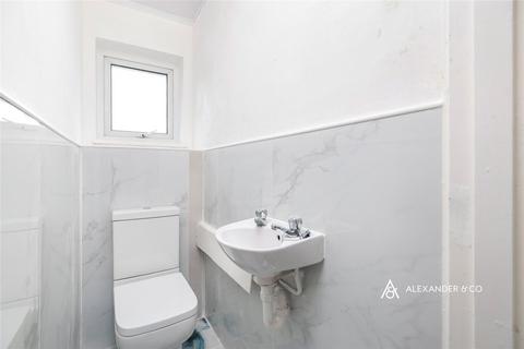 3 bedroom bungalow to rent, White Hill, Chesham, Buckinghamshire, HP5