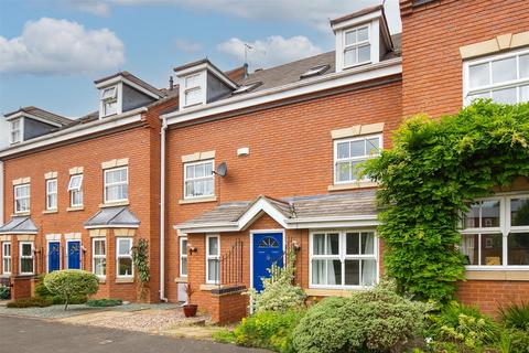 3 bedroom terraced house to rent, Charter Approach, WARWICK